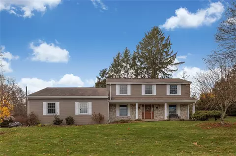 904 County Club Dr, Greensburg, PA 15601