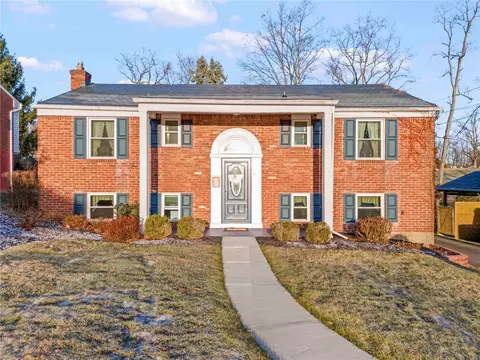 956 Vista Glen Dr, Bethel Park, PA 15102