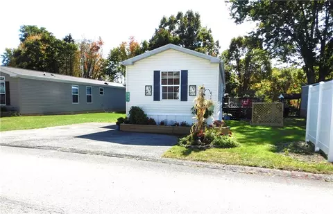 126 Hawthorne Ct, Delmont, PA 15626