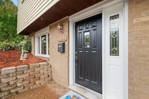 1222 Vivjon Dr, Homestead, PA 15120