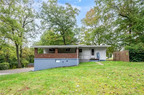 126 Garden Grove Dr, Butler, PA 16002