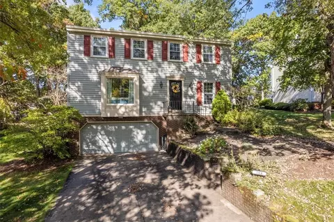 104 Parliament Dr, Coraopolis, PA 15108