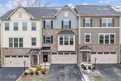 6002 Augusta Ln, Jeannette, PA 15644