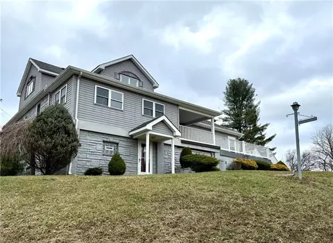 8 Spring St, Charleroi, PA 15022