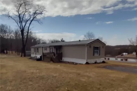 325 Chelden Ln, Karns City, PA 16041