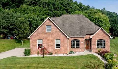 9201 Lucia Ln, Irwin, PA 15642
