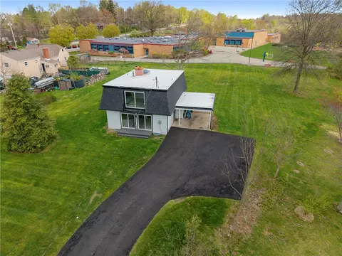 31 Oak Spring Dr, Pittsburgh, PA 15238