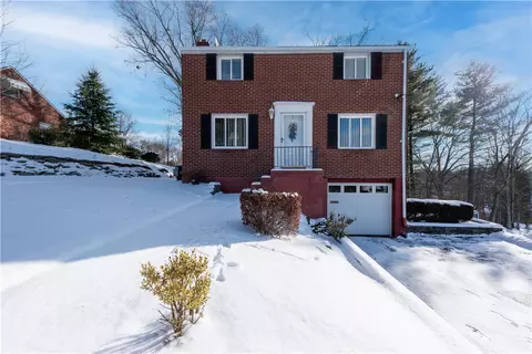 2725 Summit St, Bethel Park, PA 15102