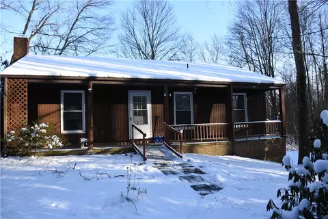 862 Country Rd, Penn Run, PA 15765