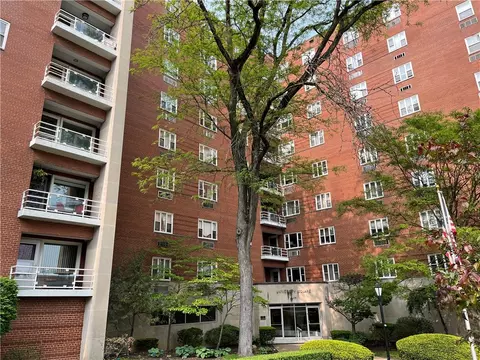 4601 Fifth Ave #326, Pittsburgh, PA 15213