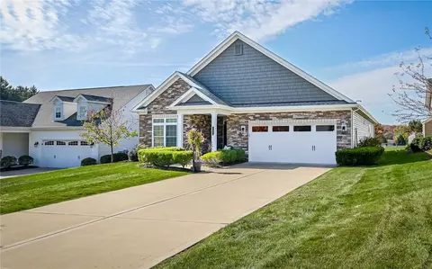127 Raupp Ln, Mars, PA 16046