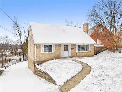 992 El Rancho Dr, Pittsburgh, PA 15220