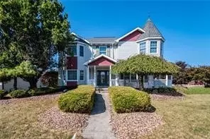 624 Meadowridge Dr, Ellwood City, PA 16117
