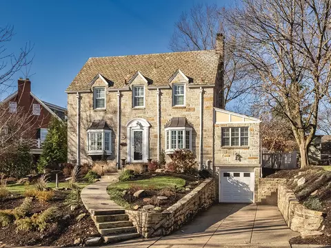 130 Altadena Dr, Pittsburgh, PA 15228