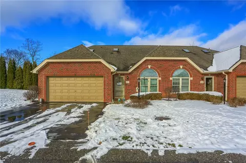 1501 Meerschaum Ln, Coraopolis, PA 15108