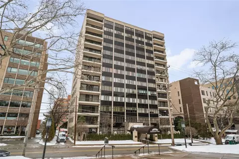 146 N Bellefield Ave #204, Pittsburgh, PA 15213