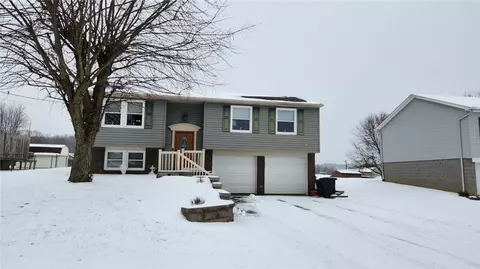 221 Oxford Dr, Apollo, PA 15613
