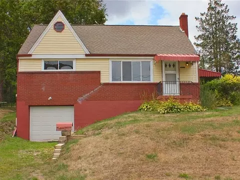 2400 Poinsettia Dr, White Oak, PA 15131