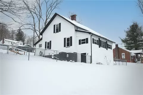 250 Scenic Dr, Washington, PA 15301