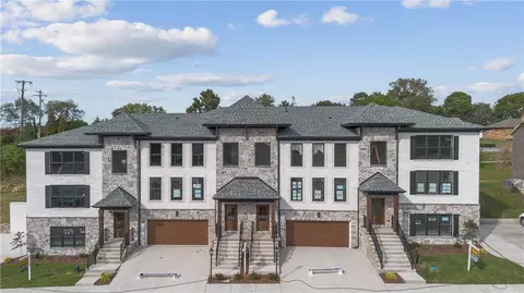 231 Lucca, Pittsburgh, PA 15241
