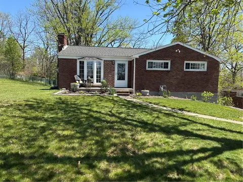 124 Joyce Dr, Canonsburg, PA 15317