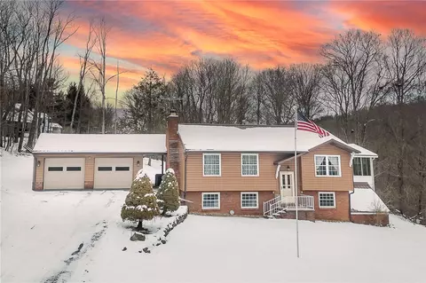 2 Morris St, Glen Campbell, PA 15742