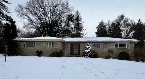 825 Ridgeview Dr, Pittsburgh, PA 15228