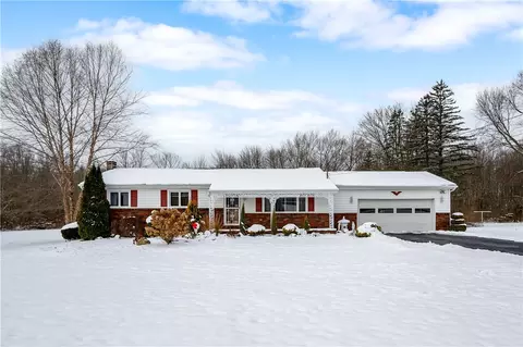 189 Lakeside Dr, New Castle, PA 16105