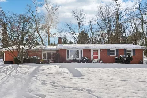 21 Elm Dr, Pittsburgh, PA 15238