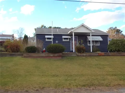111 Meade Dr, Latrobe, PA 15650