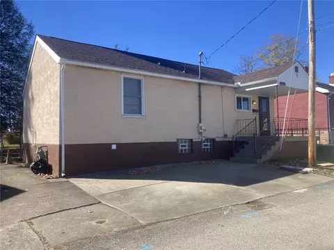 122 Cumberland Vlg, Carmichaels, PA 15320