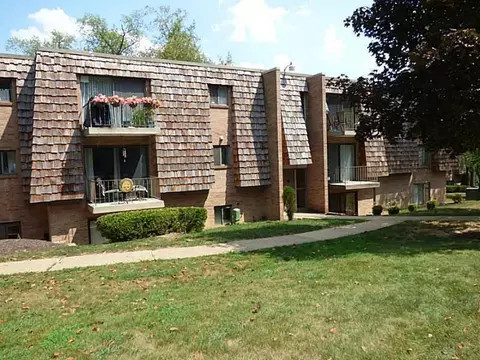 921 Forest Green Dr, Coraopolis, PA 15108