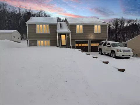 146 Willow Dr, Freedom, PA 15042