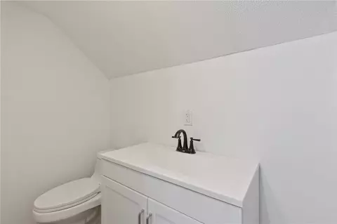 Bath - 233 Maple Dr, Monroeville, PA 15146 photo 3 of 4