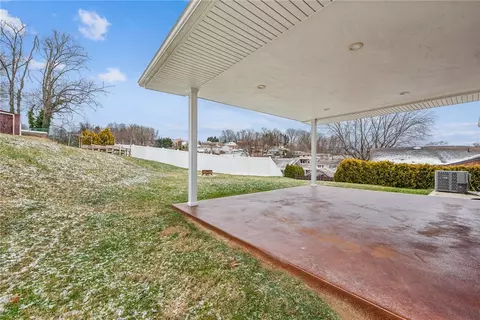 14031 Wayne Dr, Irwin, PA 15642 photo 8