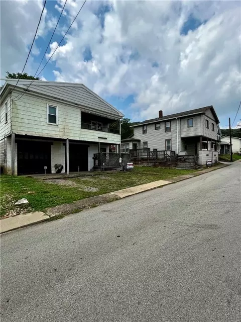 6 12 Station Ave, Indiana, PA 15701