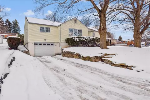231 Pine Dr, New Stanton, PA 15672