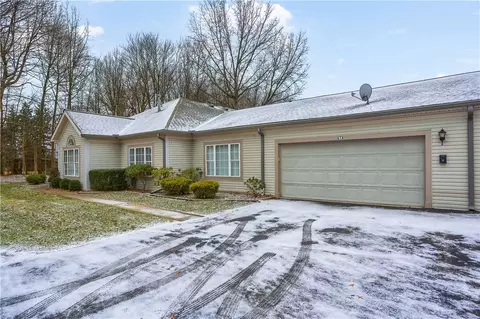 54 Stone Ridge Blvd #54, Hermitage, PA 16148