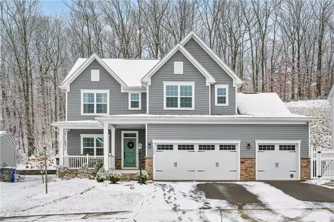 122 Woodsman Ridge Dr, Zelienople, PA 16063