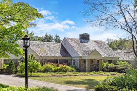 2685 Sunset Ln, Allison Park, PA 15101