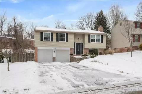 371 Fruitwood Dr, Bethel Park, PA 15102