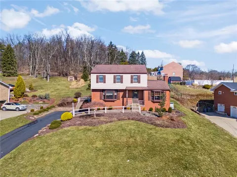 118 W Edgewood Dr, Mcmurray, PA 15317