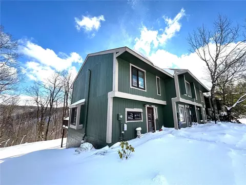 506 Kooser Cir, Hidden Valley, PA 15502