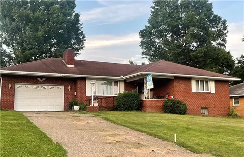 1756 Steel St, Washington, PA 15301