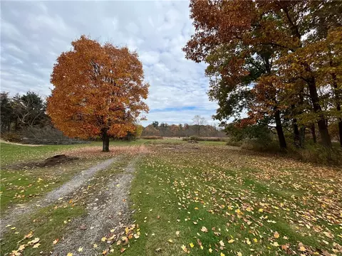 558 N Liberty Rd, Grove City, PA 16127