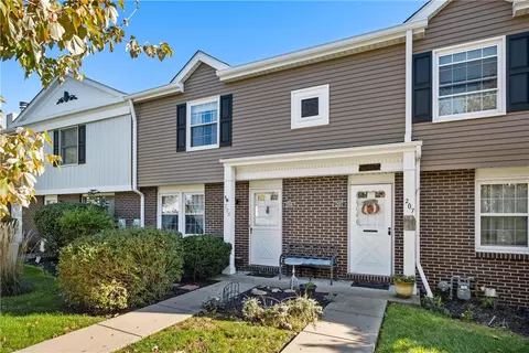 208 Countryside Dr, Mckees Rocks, PA 15136
