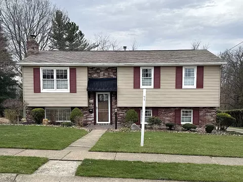 2102 Lynwood Dr, Aliquippa, PA 15001