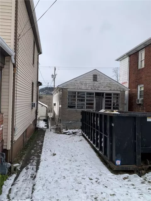 934 Vermont Ave, Glassport, PA 15045