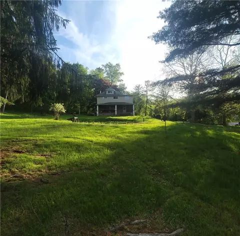 305 Ewing Rd, Coraopolis, PA 15108