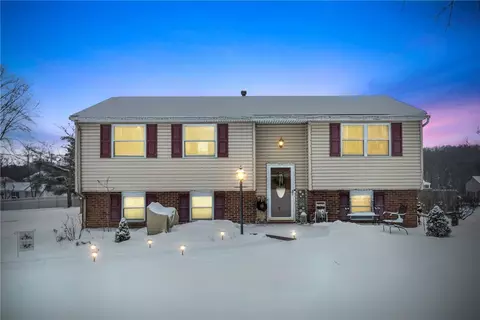 210 Meadow Wood Dr, Cheswick, PA 15024